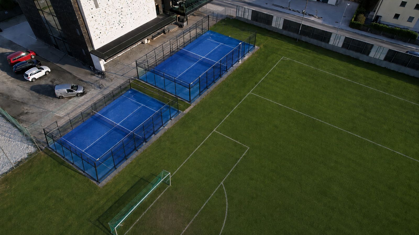 Padel mit Bergkulisse in Saalfelden